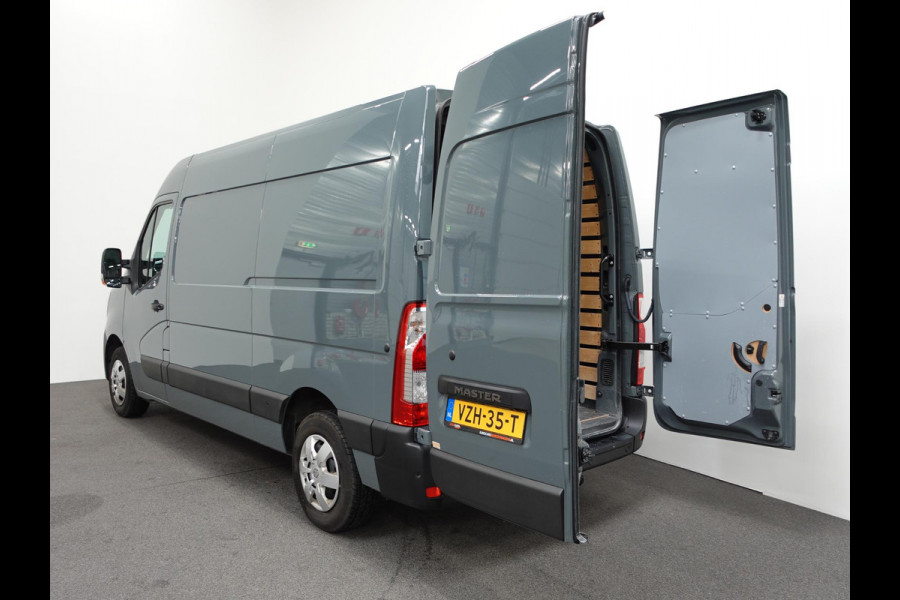 Renault Master T33 2.3 dCi 135PK L2H2 Work Edition Airco Cruise Control Camera Navi Parkeersensoren Trekhaak