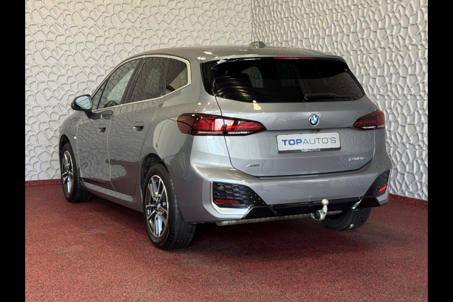 BMW 2 Serie Active Tourer ✅ 230E ✅ XDRIVE 326 PK M SPORT LED ELEK.KLEP CAMERA WEGKLAPBARE.TREKHAAK 04/2024 AWD 4X4 4WD M-Sportpakket  PHEV