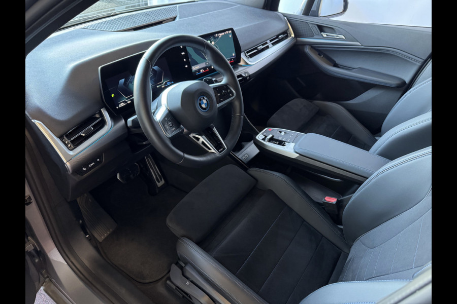 BMW 2 Serie Active Tourer ✅ 230E ✅ XDRIVE 326 PK M SPORT LED ELEK.KLEP CAMERA WEGKLAPBARE.TREKHAAK 04/2024 AWD 4X4 4WD M-Sportpakket  PHEV