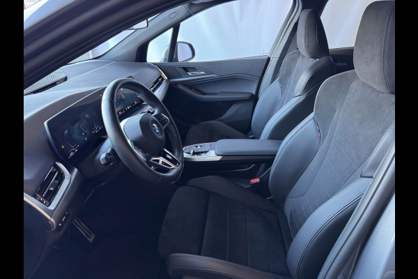 BMW 2 Serie Active Tourer ✅ 230E ✅ XDRIVE 326 PK M SPORT LED ELEK.KLEP CAMERA WEGKLAPBARE.TREKHAAK 04/2024 AWD 4X4 4WD M-Sportpakket  PHEV