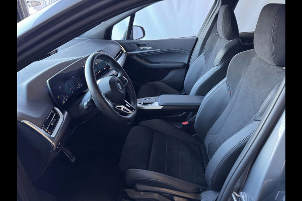 BMW 2 Serie Active Tourer ✅ 230E ✅ XDRIVE 326 PK M SPORT LED ELEK.KLEP CAMERA WEGKLAPBARE.TREKHAAK 04/2024 AWD 4X4 4WD M-Sportpakket  PHEV