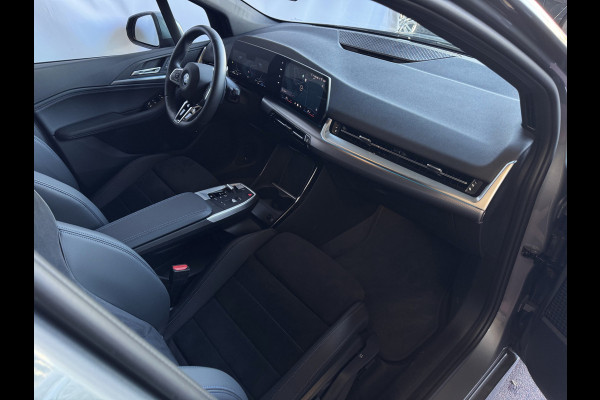 BMW 2 Serie Active Tourer ✅ 230E ✅ XDRIVE 326 PK M SPORT LED ELEK.KLEP CAMERA WEGKLAPBARE.TREKHAAK 04/2024 AWD 4X4 4WD M-Sportpakket  PHEV