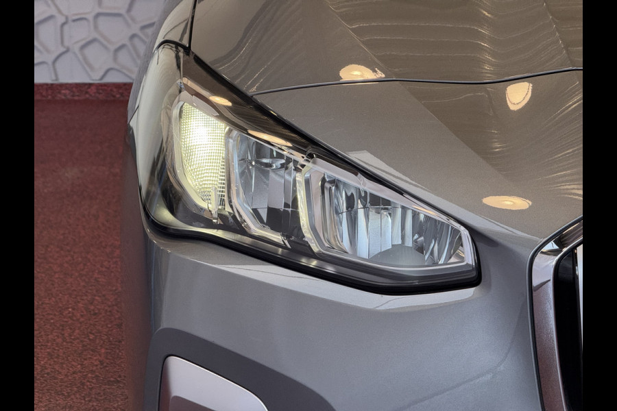 BMW 2 Serie Active Tourer ✅ 230E ✅ XDRIVE 326 PK M SPORT LED ELEK.KLEP CAMERA WEGKLAPBARE.TREKHAAK 04/2024 AWD 4X4 4WD M-Sportpakket  PHEV