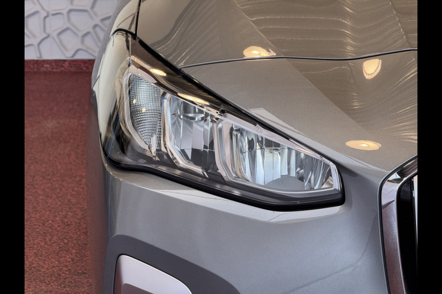 BMW 2 Serie Active Tourer ✅ 230E ✅ XDRIVE 326 PK M SPORT LED ELEK.KLEP CAMERA WEGKLAPBARE.TREKHAAK 04/2024 AWD 4X4 4WD M-Sportpakket  PHEV
