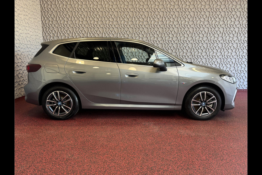BMW 2 Serie Active Tourer ✅ 230E ✅ XDRIVE 326 PK M SPORT LED ELEK.KLEP CAMERA WEGKLAPBARE.TREKHAAK 04/2024 AWD 4X4 4WD M-Sportpakket  PHEV