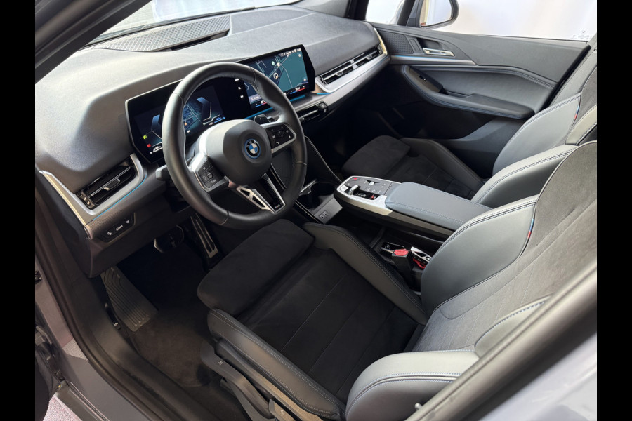 BMW 2 Serie Active Tourer ✅ 230E ✅ XDRIVE 326 PK M SPORT LED ELEK.KLEP CAMERA WEGKLAPBARE.TREKHAAK 05/2024 AWD 4X4 4WD M-Sportpakket PHEV