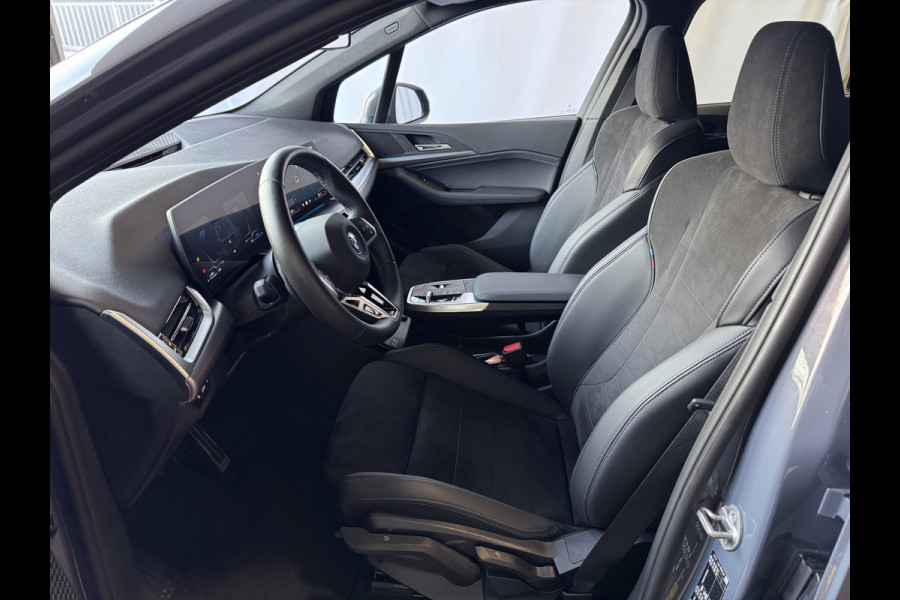 BMW 2 Serie Active Tourer ✅ 230E ✅ XDRIVE 326 PK M SPORT LED ELEK.KLEP CAMERA WEGKLAPBARE.TREKHAAK 05/2024 AWD 4X4 4WD M-Sportpakket PHEV