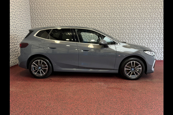 BMW 2 Serie Active Tourer ✅ 230E ✅ XDRIVE 326 PK M SPORT LED ELEK.KLEP CAMERA WEGKLAPBARE.TREKHAAK 05/2024 AWD 4X4 4WD M-Sportpakket PHEV