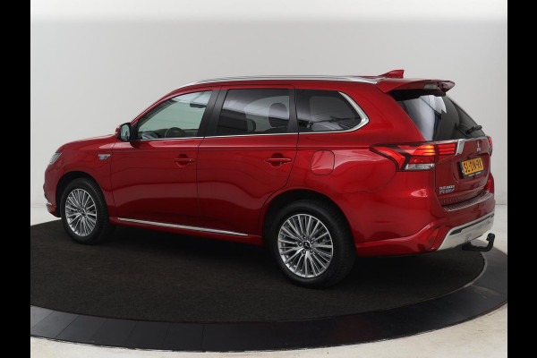 Mitsubishi Outlander 2.4 PHEV Intense | Trekhaak | Stoelverwarming | Leder/Alcantara | Camera | Carplay | Navigatie | Full LED | Cruise control | Plug In