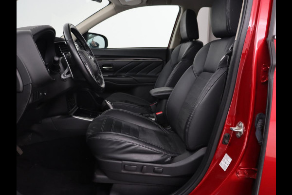 Mitsubishi Outlander 2.4 PHEV Intense | Trekhaak | Stoelverwarming | Leder/Alcantara | Camera | Carplay | Navigatie | Full LED | Cruise control | Plug In