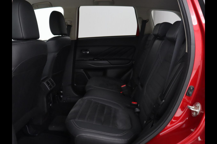 Mitsubishi Outlander 2.4 PHEV Intense | Trekhaak | Stoelverwarming | Leder/Alcantara | Camera | Carplay | Navigatie | Full LED | Cruise control | Plug In