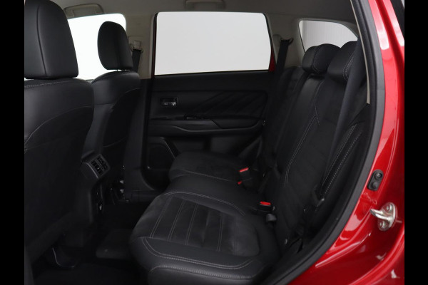 Mitsubishi Outlander 2.4 PHEV Intense | Trekhaak | Stoelverwarming | Leder/Alcantara | Camera | Carplay | Navigatie | Full LED | Cruise control | Plug In