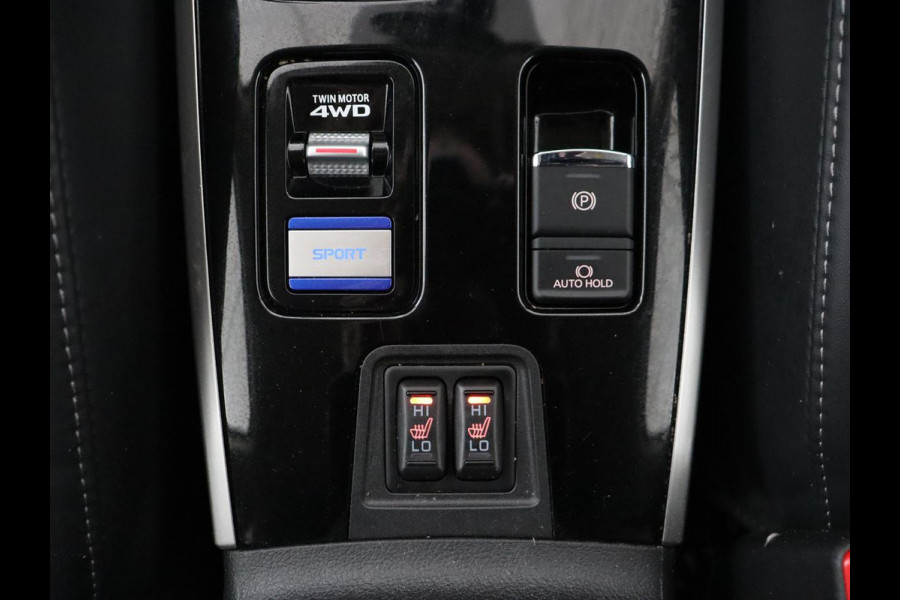 Mitsubishi Outlander 2.4 PHEV Intense | Trekhaak | Stoelverwarming | Leder/Alcantara | Camera | Carplay | Navigatie | Full LED | Cruise control | Plug In