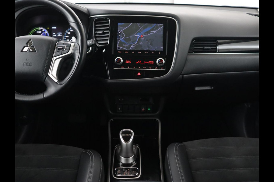 Mitsubishi Outlander 2.4 PHEV Intense | Trekhaak | Stoelverwarming | Leder/Alcantara | Camera | Carplay | Navigatie | Full LED | Cruise control | Plug In