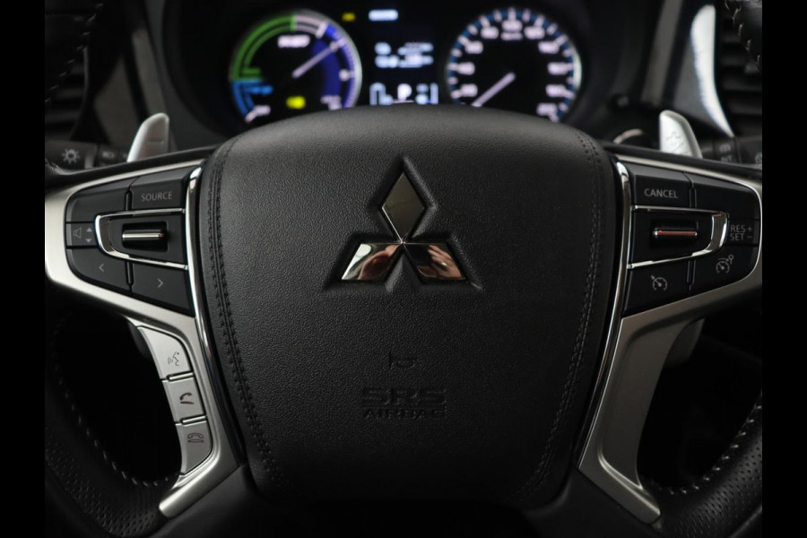 Mitsubishi Outlander 2.4 PHEV Intense | Trekhaak | Stoelverwarming | Leder/Alcantara | Camera | Carplay | Navigatie | Full LED | Cruise control | Plug In