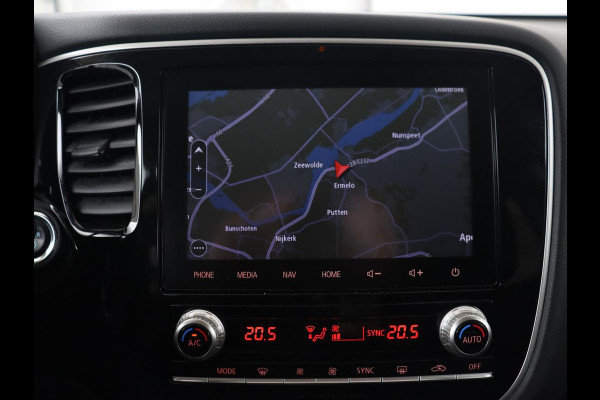 Mitsubishi Outlander 2.4 PHEV Intense | Trekhaak | Stoelverwarming | Leder/Alcantara | Camera | Carplay | Navigatie | Full LED | Cruise control | Plug In