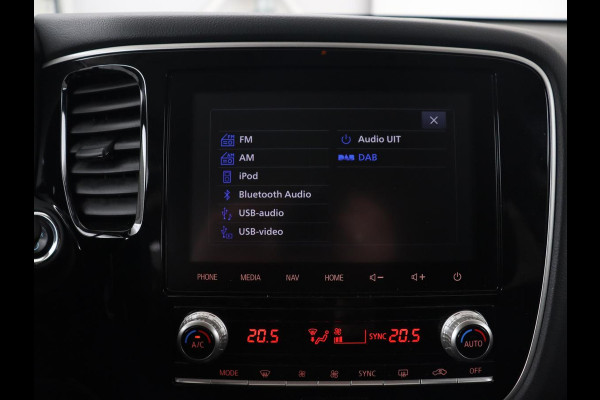 Mitsubishi Outlander 2.4 PHEV Intense | Trekhaak | Stoelverwarming | Leder/Alcantara | Camera | Carplay | Navigatie | Full LED | Cruise control | Plug In