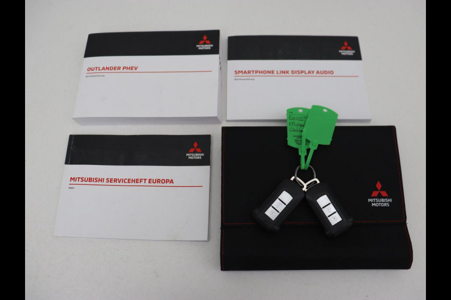 Mitsubishi Outlander 2.4 PHEV Intense | Trekhaak | Stoelverwarming | Leder/Alcantara | Camera | Carplay | Navigatie | Full LED | Cruise control | Plug In