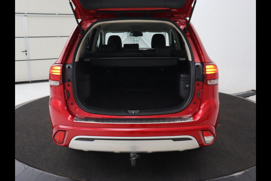 Mitsubishi Outlander 2.4 PHEV Intense | Trekhaak | Stoelverwarming | Leder/Alcantara | Camera | Carplay | Navigatie | Full LED | Cruise control | Plug In