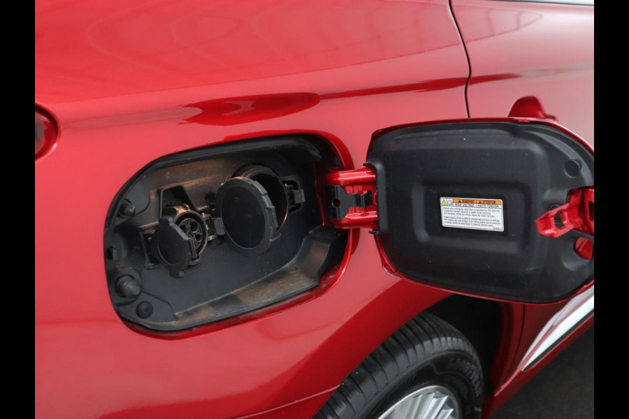 Mitsubishi Outlander 2.4 PHEV Intense | Trekhaak | Stoelverwarming | Leder/Alcantara | Camera | Carplay | Navigatie | Full LED | Cruise control | Plug In