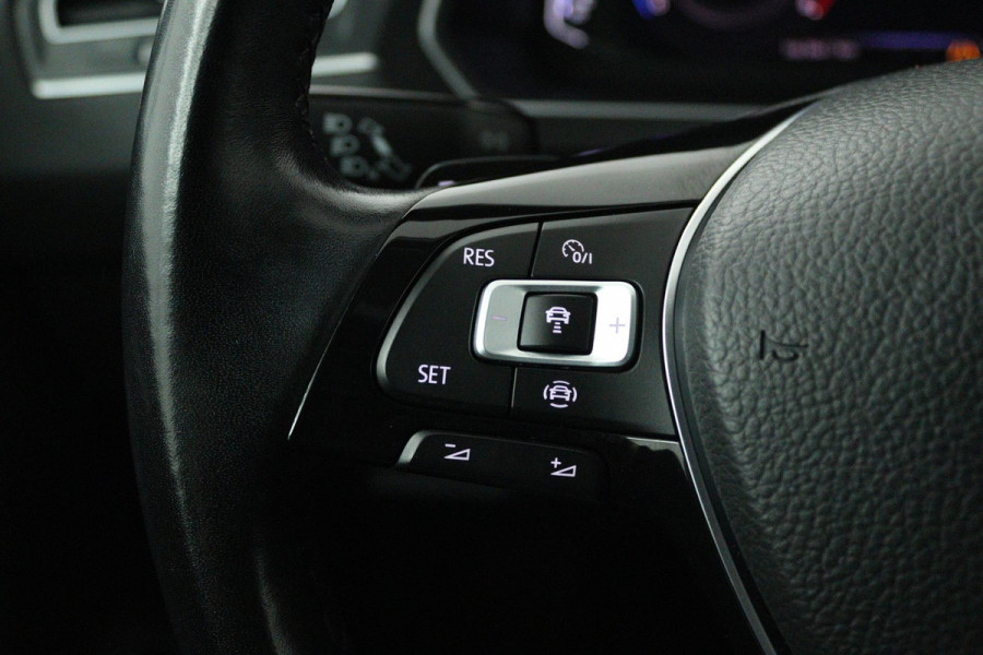 Volkswagen Tiguan 1.5 TSI ACT Highline (PANORAMADAK, DIGITALE COCKPIT, ACHTERUITRIJCAMERA, STOELVERWARMING, ADAPTIEF CRUISE)