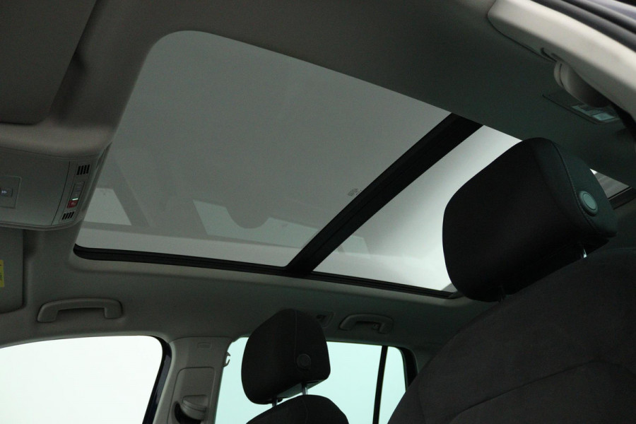 Volkswagen Tiguan 1.5 TSI ACT Highline (PANORAMADAK, DIGITALE COCKPIT, ACHTERUITRIJCAMERA, STOELVERWARMING, ADAPTIEF CRUISE)