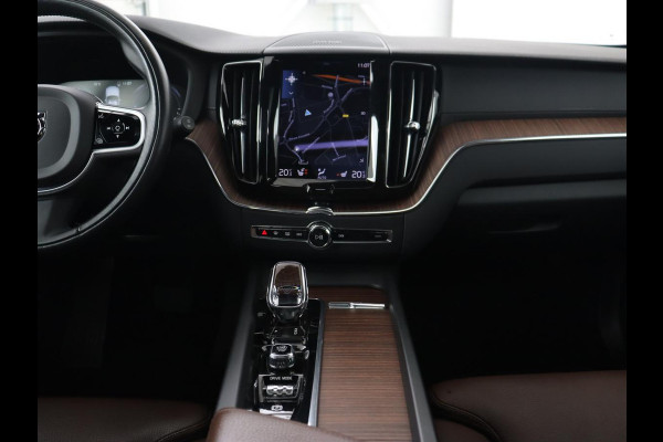 Volvo XC60 2.0 Recharge T6 AWD Inscription | Panoramadak | Trekhaak | Leder | Stoel & stuurverwarming | Adaptive cruise | Camera | Harman/Kardon | Navigatie | Memory | 20'' | Carplay | PHEV | Plug In