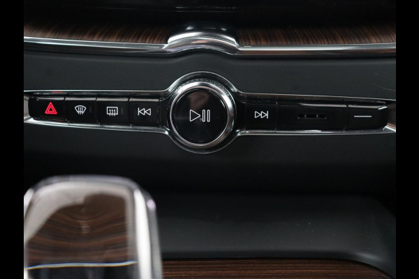 Volvo XC60 2.0 Recharge T6 AWD Inscription | Panoramadak | Trekhaak | Leder | Stoel & stuurverwarming | Adaptive cruise | Camera | Harman/Kardon | Navigatie | Memory | 20'' | Carplay | PHEV | Plug In