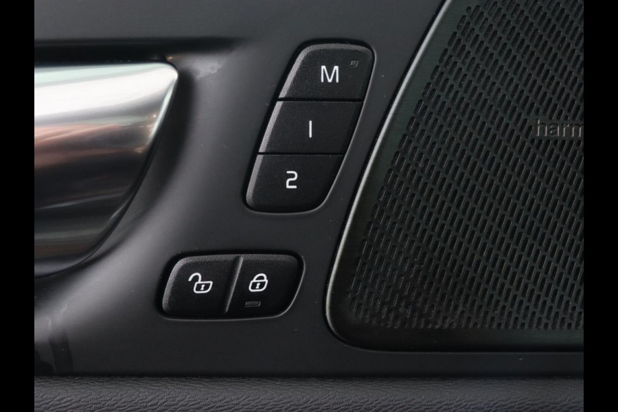 Volvo XC60 2.0 Recharge T6 AWD Inscription | Panoramadak | Trekhaak | Leder | Stoel & stuurverwarming | Adaptive cruise | Camera | Harman/Kardon | Navigatie | Memory | 20'' | Carplay | PHEV | Plug In