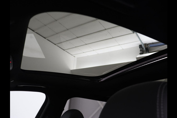Mercedes-Benz E-Klasse 300e Avantgarde | Panoramadak | Adaptive cruise | Stoelverwarming | Carplay | Camera | Sfeerverlichting | Navigatie | Widescreen | Half leder | PHEV | Plug In