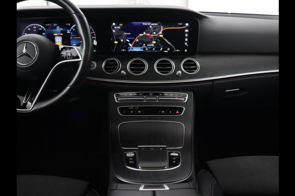 Mercedes-Benz E-Klasse 300e Avantgarde | Panoramadak | Adaptive cruise | Stoelverwarming | Carplay | Camera | Sfeerverlichting | Navigatie | Widescreen | Half leder | PHEV | Plug In