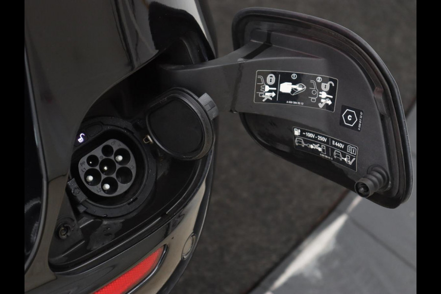 Mercedes-Benz E-Klasse 300e Avantgarde | Panoramadak | Adaptive cruise | Stoelverwarming | Carplay | Camera | Sfeerverlichting | Navigatie | Widescreen | Half leder | PHEV | Plug In