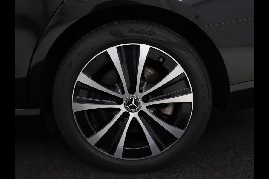 Mercedes-Benz E-Klasse 300e Avantgarde | Panoramadak | Adaptive cruise | Stoelverwarming | Carplay | Camera | Sfeerverlichting | Navigatie | Widescreen | Half leder | PHEV | Plug In