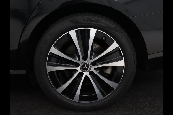 Mercedes-Benz E-Klasse 300e Avantgarde | Panoramadak | Adaptive cruise | Stoelverwarming | Carplay | Camera | Sfeerverlichting | Navigatie | Widescreen | Half leder | PHEV | Plug In