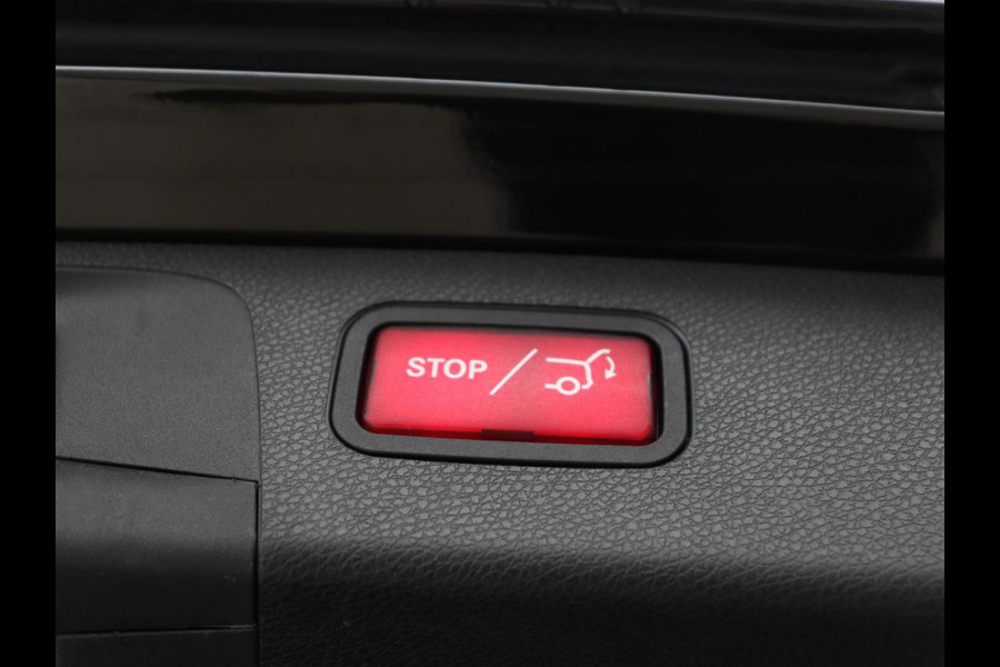 Mercedes-Benz E-Klasse 300e Avantgarde | Panoramadak | Adaptive cruise | Stoelverwarming | Carplay | Camera | Sfeerverlichting | Navigatie | Widescreen | Half leder | PHEV | Plug In