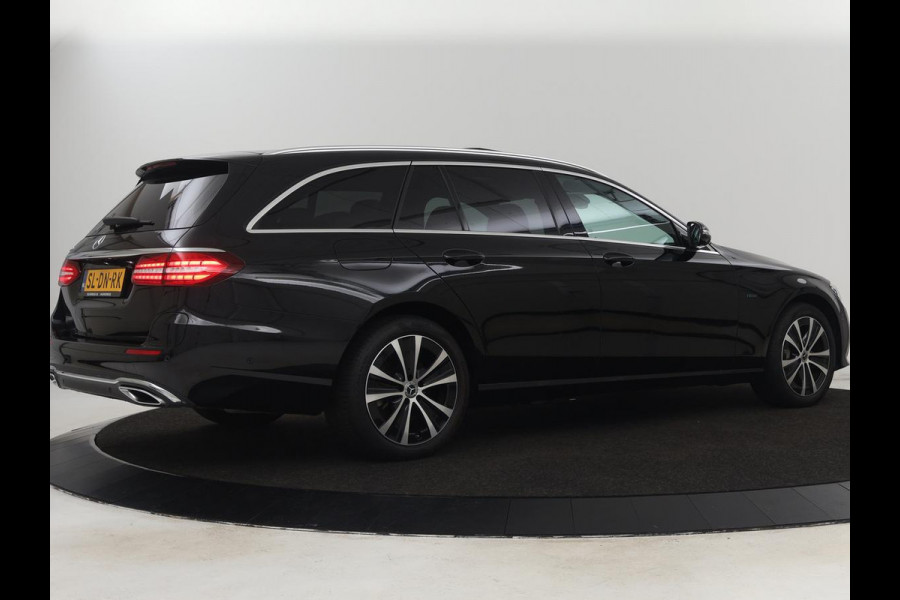Mercedes-Benz E-Klasse 300e Avantgarde | Panoramadak | Adaptive cruise | Stoelverwarming | Carplay | Camera | Sfeerverlichting | Navigatie | Widescreen | Half leder | PHEV | Plug In