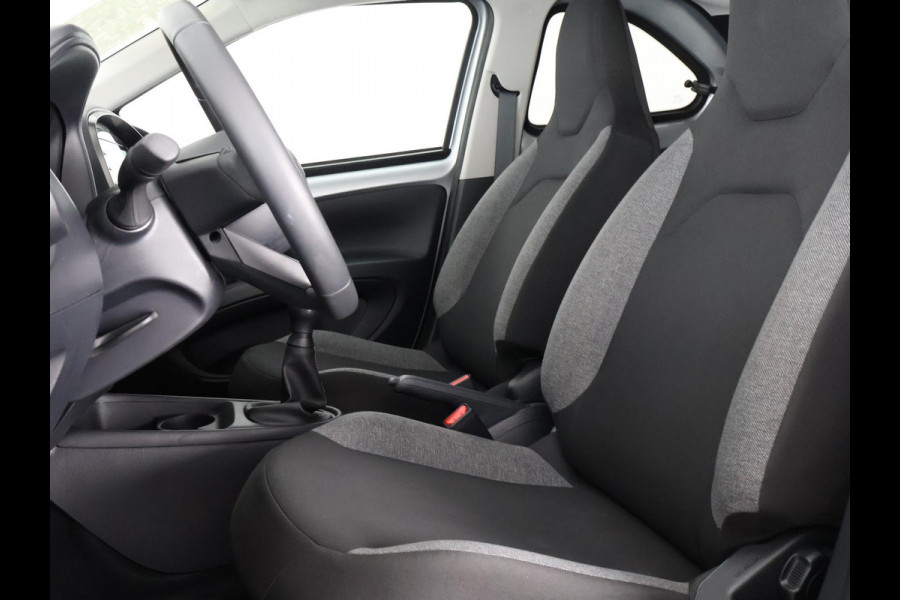 Toyota Aygo X 1.0 VVT-i MT First | Stoelverwarming | Apple Carplay & AndroidAUTO | Climate Control |