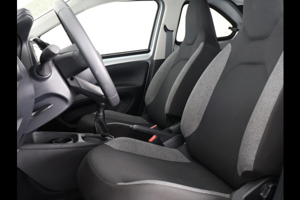 Toyota Aygo X 1.0 VVT-i MT First | Stoelverwarming | Apple Carplay & AndroidAUTO | Climate Control |