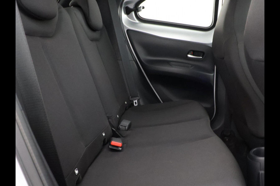 Toyota Aygo X 1.0 VVT-i MT First | Stoelverwarming | Apple Carplay & AndroidAUTO | Climate Control |