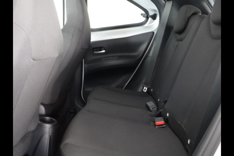 Toyota Aygo X 1.0 VVT-i MT First | Stoelverwarming | Apple Carplay & AndroidAUTO | Climate Control |