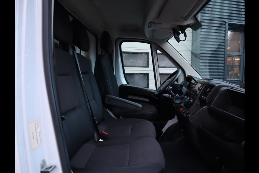 Peugeot Boxer 2.2 BlueHDi 141pk Euro 6 Bakwagen 4,5m - Navi - Camera - Cruise