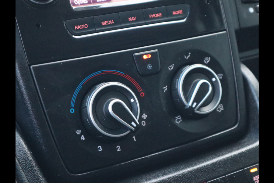 Peugeot Boxer 2.2 BlueHDi 141pk Euro 6 Bakwagen 4,5m - Navi - Camera - Cruise