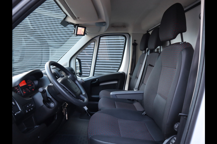 Peugeot Boxer 2.2 BlueHDi 141pk Euro 6 Bakwagen 4,5m - Navi - Camera - Cruise