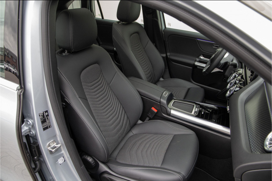 Mercedes-Benz GLA 250 e Luxury Line, Panorama, Key-Less, Hybrid 2024