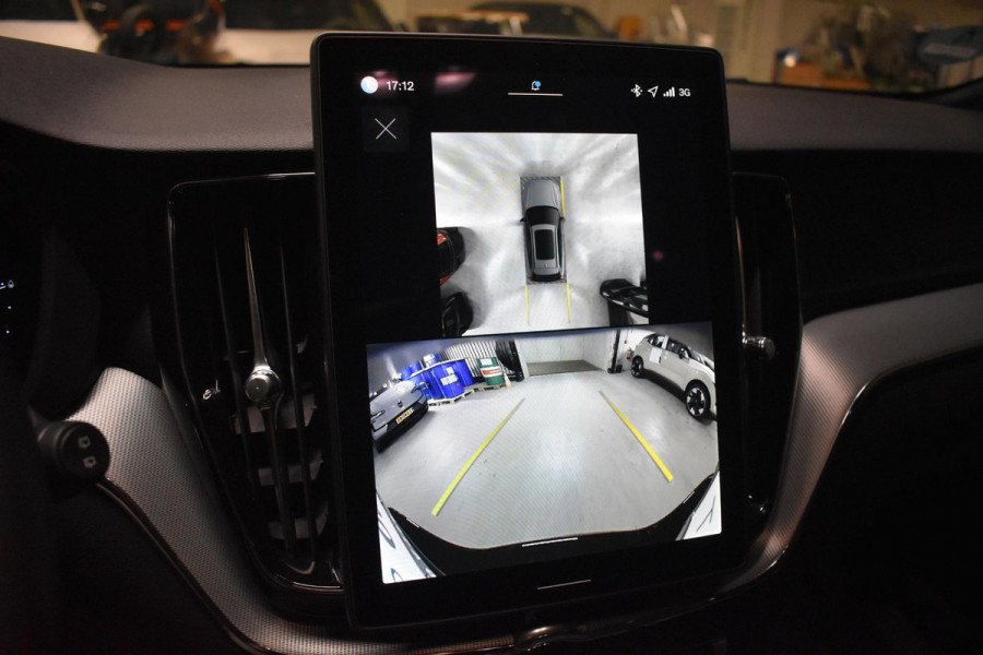 Volvo XC60 T6 350PK Plug-in Hybrid AWD Plus Black Edition / 360 Camera / Panorama Dak / Lederen Bekleding / Elektrische Stoelen met geheugenfunctie / Stuurverwarming / Stoelverwarming v+a / harman/kardon