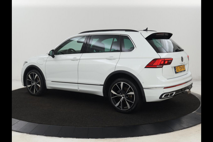 Volkswagen Tiguan 1.4 eHybrid R Line | Panoramadak | Trekhaak | Stoelverwarming | Camera | 20'' | Park Assist | Carplay | Matrix LED | Stuurverwarming | Adaptive cruise | Navigatie | PHEV | Plug In