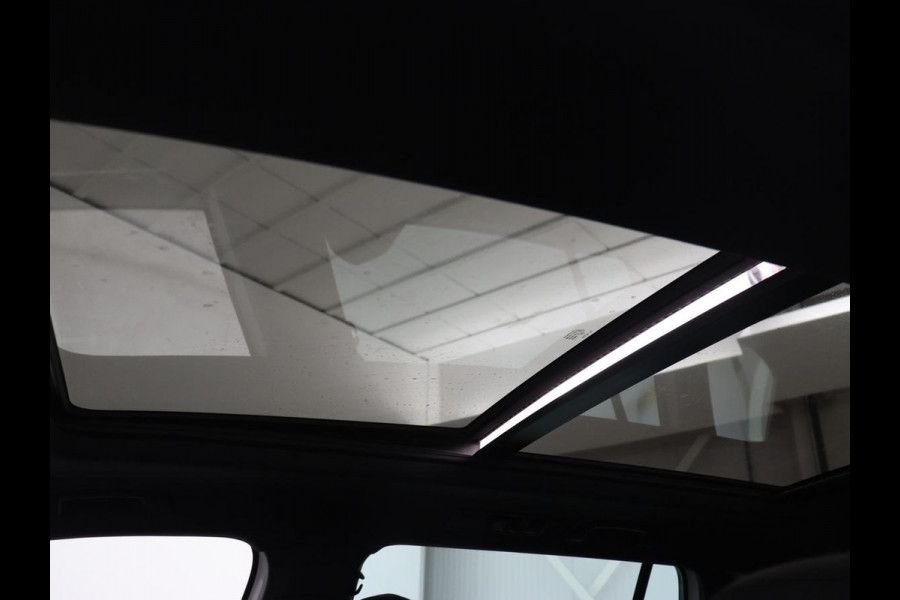 Volkswagen Tiguan 1.4 eHybrid R Line | Panoramadak | Trekhaak | Stoelverwarming | Camera | 20'' | Park Assist | Carplay | Matrix LED | Stuurverwarming | Adaptive cruise | Navigatie | PHEV | Plug In