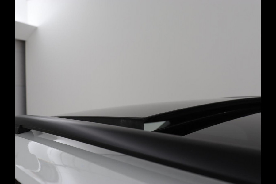 Volkswagen Tiguan 1.4 eHybrid R Line | Panoramadak | Trekhaak | Stoelverwarming | Camera | 20'' | Park Assist | Carplay | Matrix LED | Stuurverwarming | Adaptive cruise | Navigatie | PHEV | Plug In