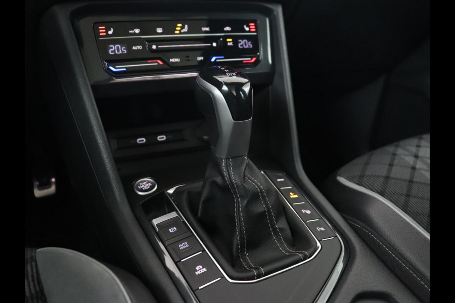 Volkswagen Tiguan 1.4 eHybrid R Line | Panoramadak | Trekhaak | Stoelverwarming | Camera | 20'' | Park Assist | Carplay | Matrix LED | Stuurverwarming | Adaptive cruise | Navigatie | PHEV | Plug In