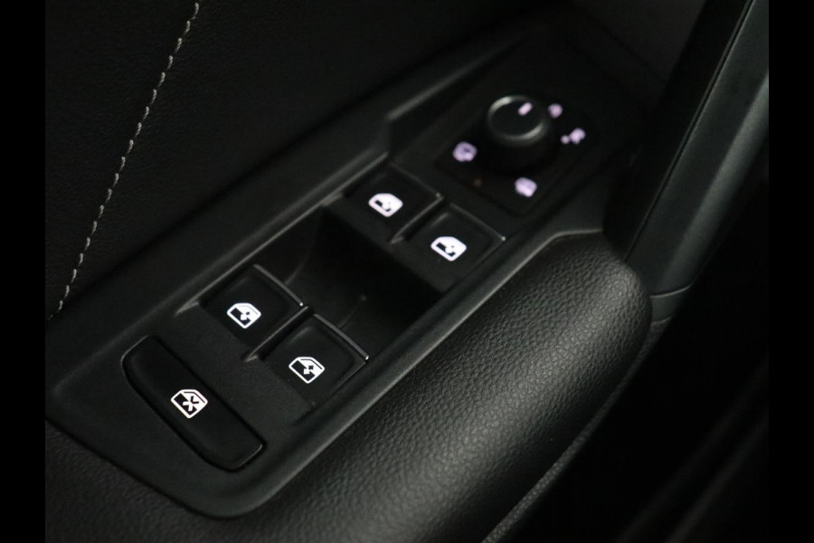 Volkswagen Tiguan 1.4 eHybrid R Line | Panoramadak | Trekhaak | Stoelverwarming | Camera | 20'' | Park Assist | Carplay | Matrix LED | Stuurverwarming | Adaptive cruise | Navigatie | PHEV | Plug In